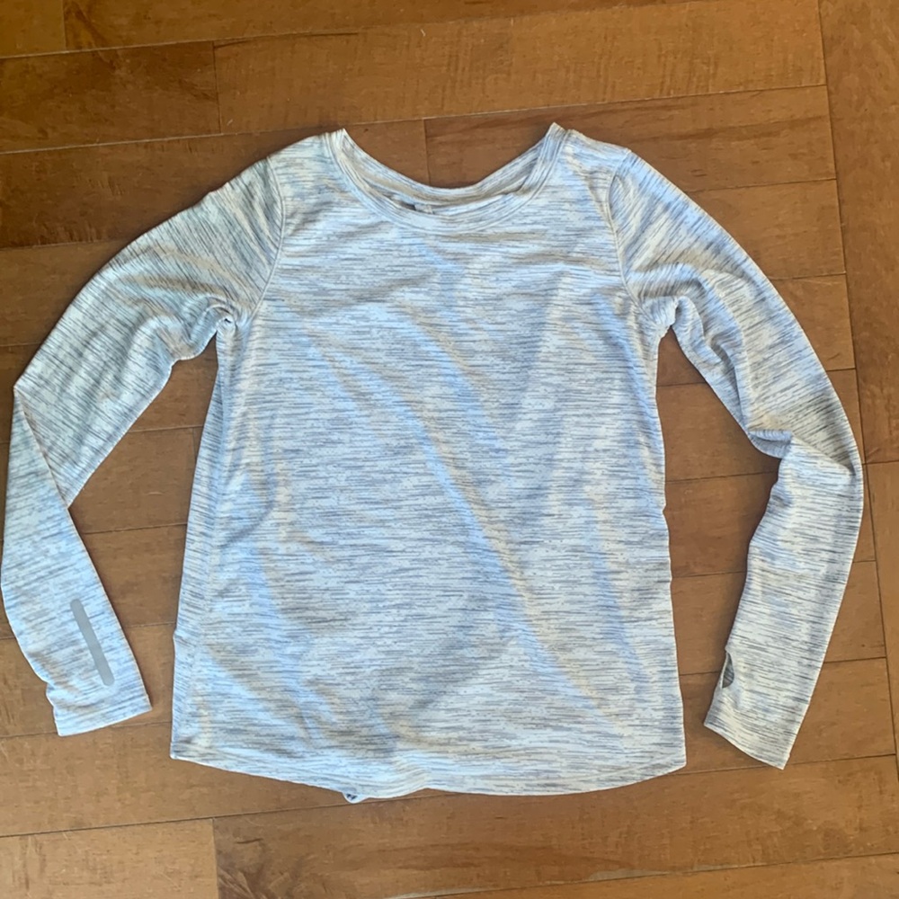 Zyia long sleeve. Split back. Size XS. Gray.